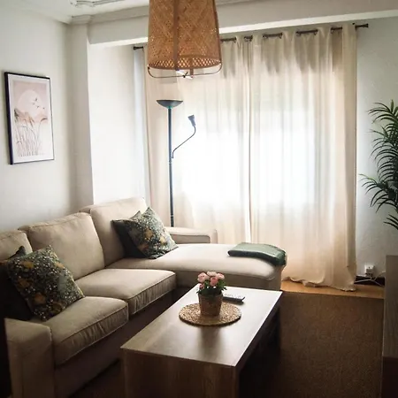 Moma Meanas Centro * Αβιλές